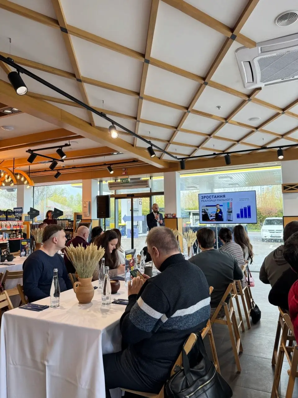 UKRNAFTA привезла українську кухню на АЗС