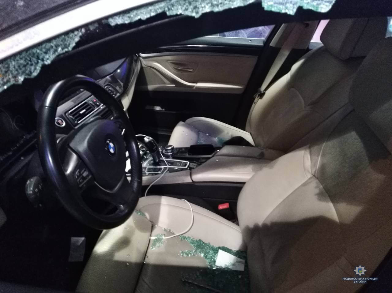 З BMW на АЗС викрадено 4 млн грн 
