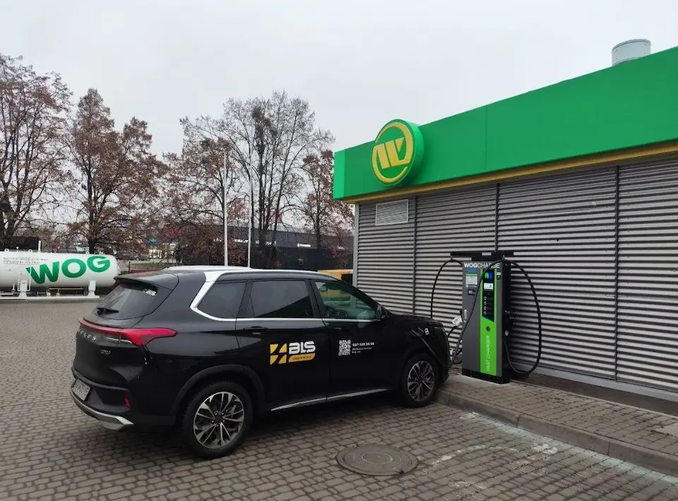 WOG та TOKA відкрили нову електрозарядку в Києві