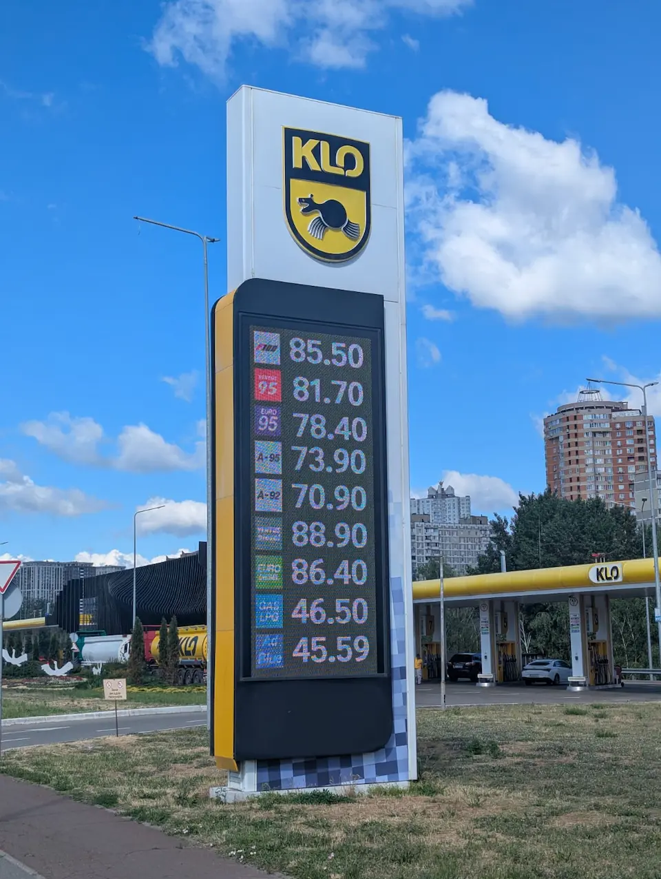 Мережі АЗК знизили ціну на дизпальне