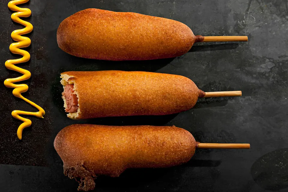 Корн-дог (corn-dog) - перекус на дорозі