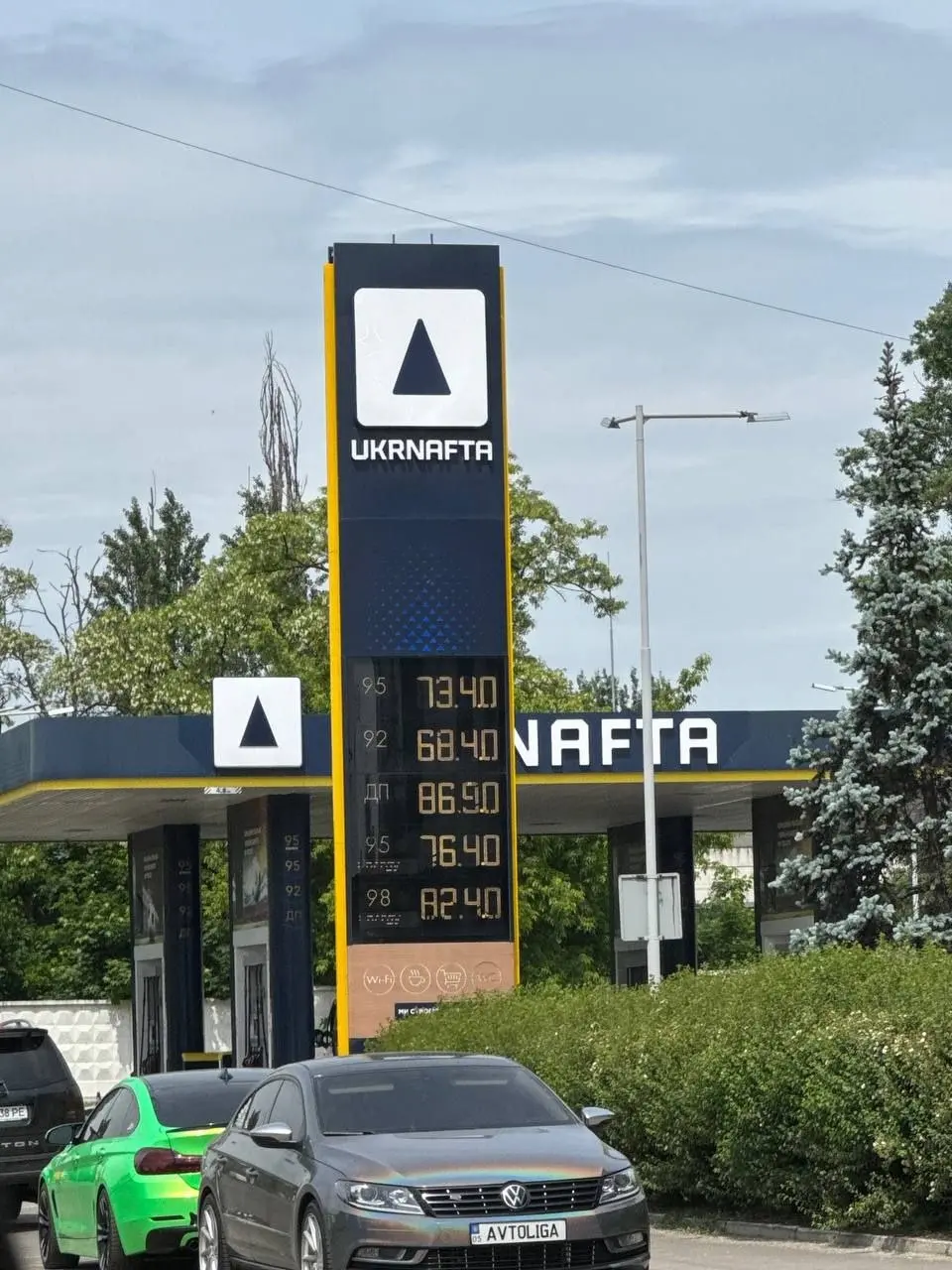 АЗС масово підвищили ціни на бензин
