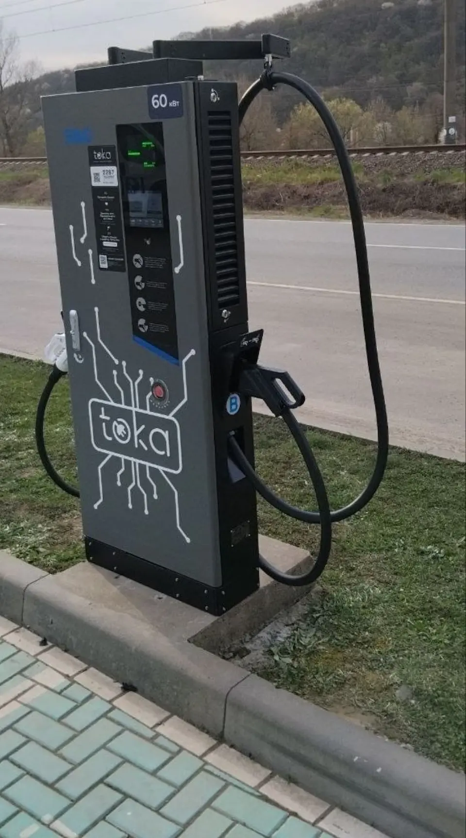 UKRNAFTA спільно з TOKA запустили електрозарядку на Закарпатті