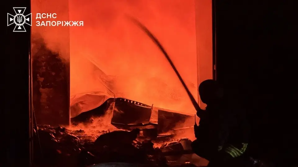 У Запоріжжі внаслідок російського обстрілу сталася пожежа
