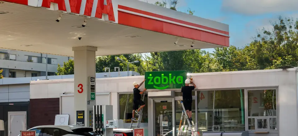 Żabka відкриють чотири магазини на АЗС AVIA